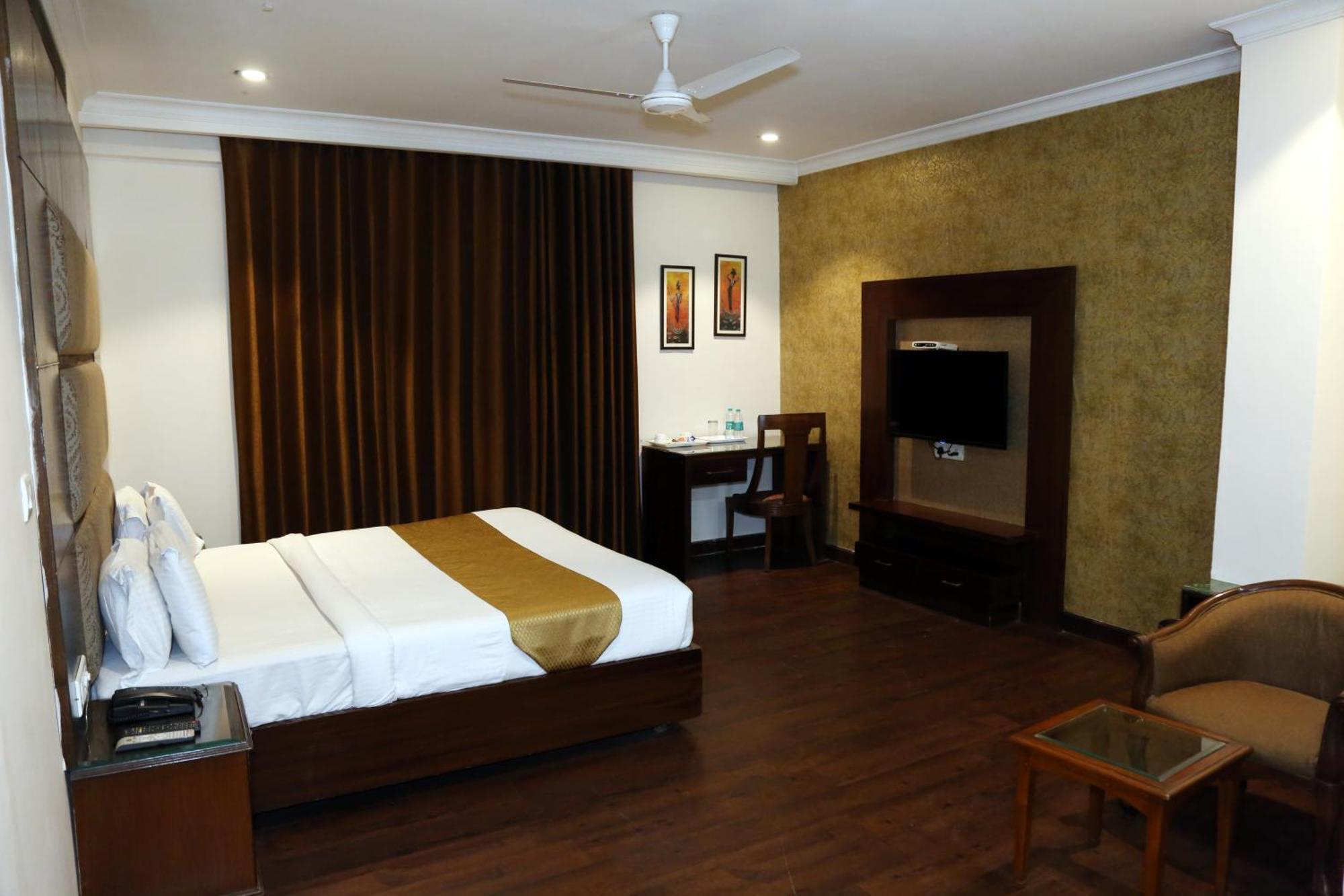 Hotel Imperial Executive Ludhiana Exterior foto