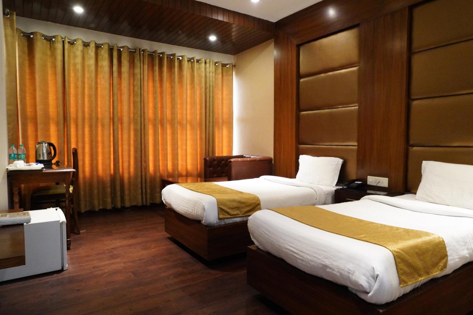 Hotel Imperial Executive Ludhiana Exterior foto